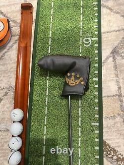 Scotty Cameron Select Newport 2.5, RH, 34IN, Custom Paint. CUSTOM SHOP GRIP