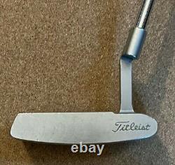 Scotty Cameron Studio Stainless 303 Newport Beach Putter. Approx. 34 SS Mid2.0