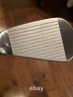 Titleist 718 T-MB 4 iron. Stiff S300 AMT White. Free Scotty Cameron Putter Grip