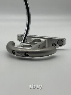 Titleist Scotty Cameron Futura 35-inch RH Putter Original Grip No Head Cover